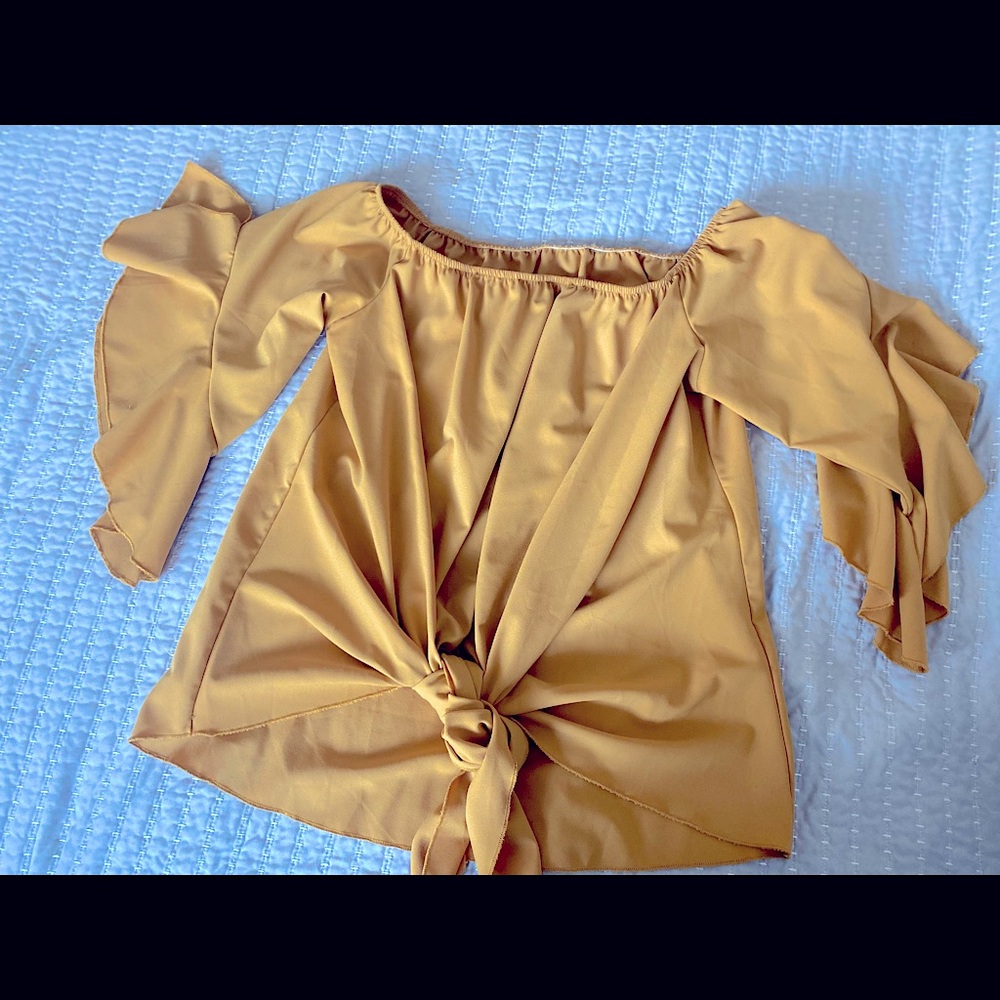 Fashion nova dark yellow top very flowy and cute!